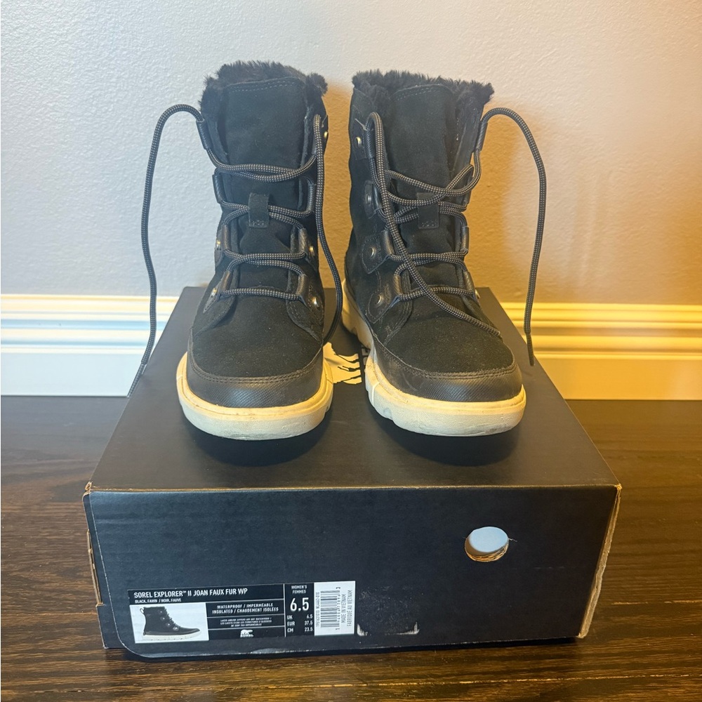 Sorel Women's Black Boots with White Sole